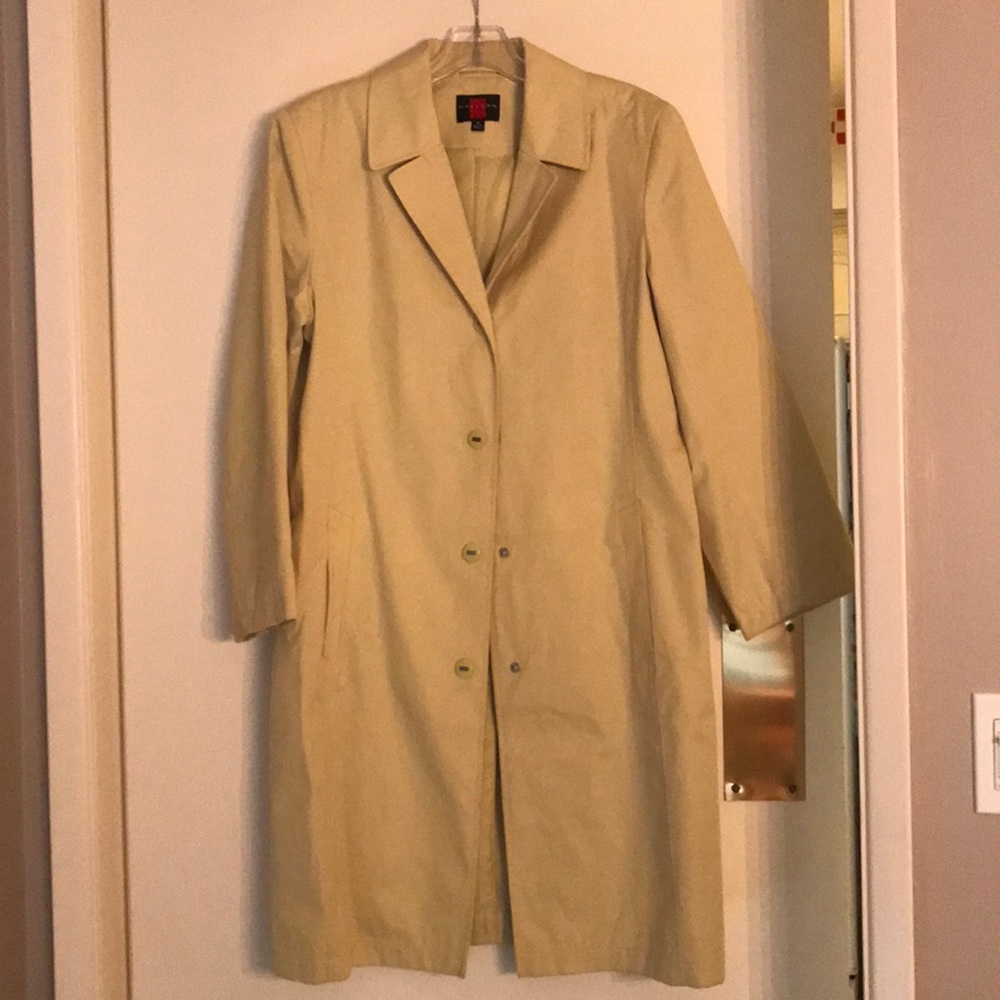 Cute mid-length jacket in light green